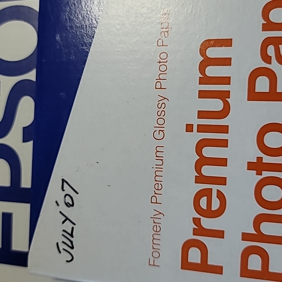 Brand new, never opened. Epson Premium Glossy Paper, premium photo paper pack - Picture 6 of 8